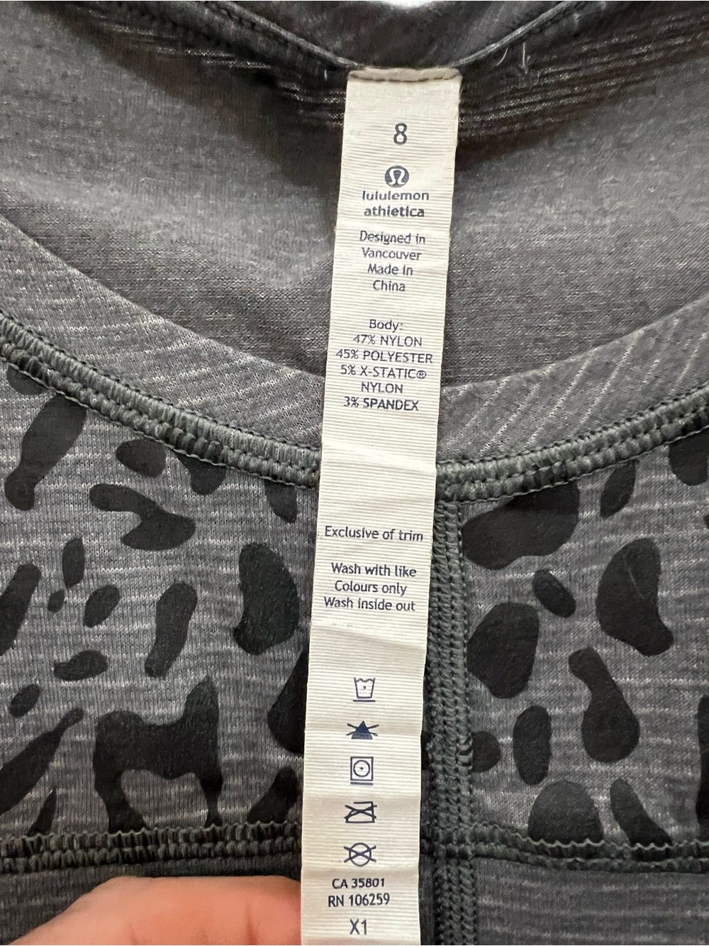 lululemon Grey Scoop Neck Short Sleeve Top with Animal Yoke w/pocket sz 8 EUC - Picture 4 of 7